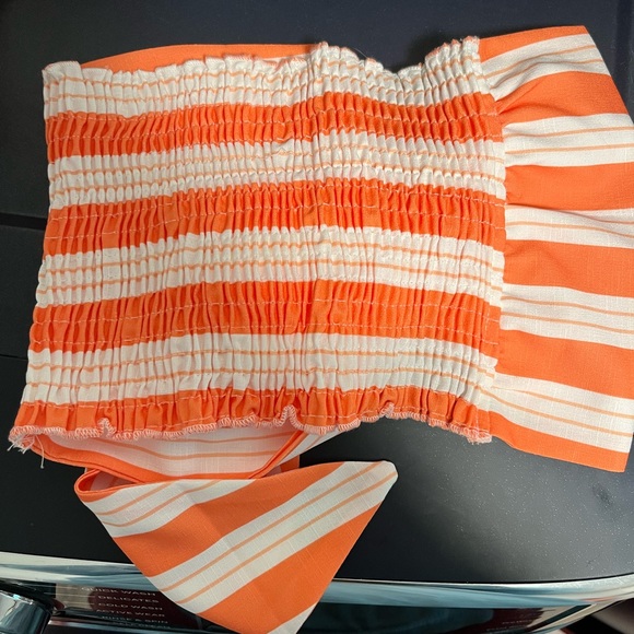 Orange two piece set size medium - Picture 3 of 3